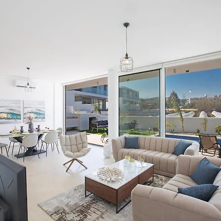 1555 - Your Dream With Private Pool In Exclusive Neighbourhood